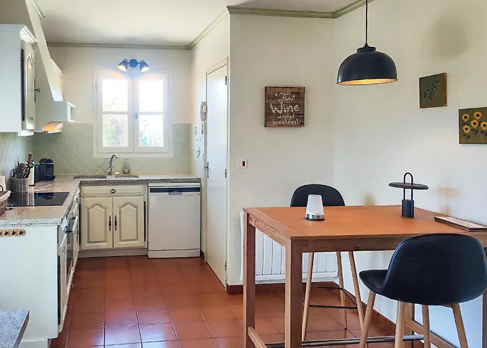 Charmante Maison Avec Piscine Casa de Férias *
